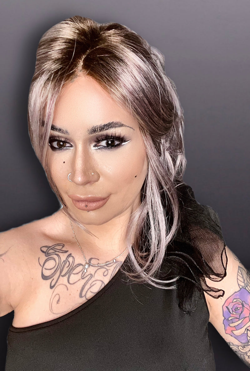 FS60/BLs6 • GLACIER | Soft white blended with a pale blue and shaded with a medium brown root