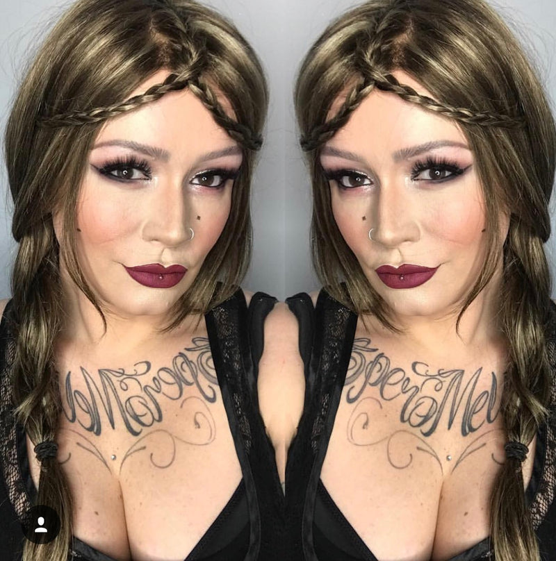 S18-60/102RO • SOLSTICE | Cool dark roots lightening to chic platiinum blonde ombré