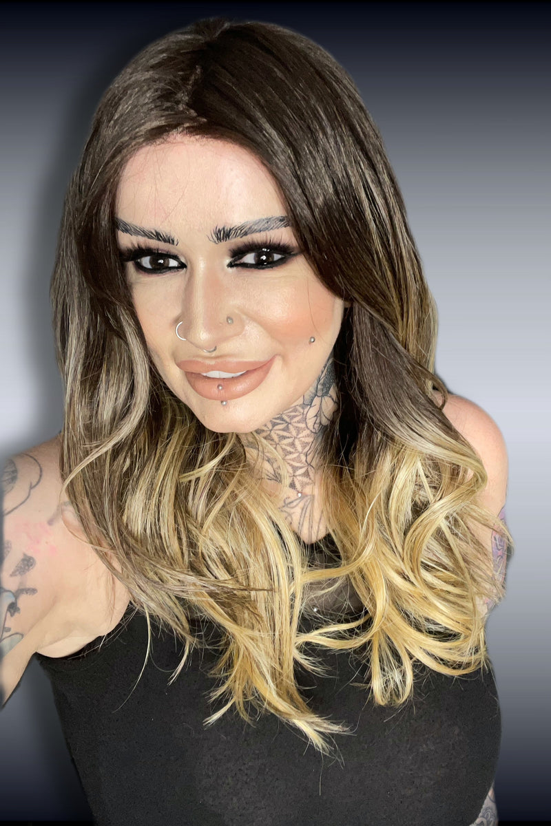 CREAM SODA BLONDE • K16/60/1001 ••• A blend of sandy blonde, ash blonde and light blonde