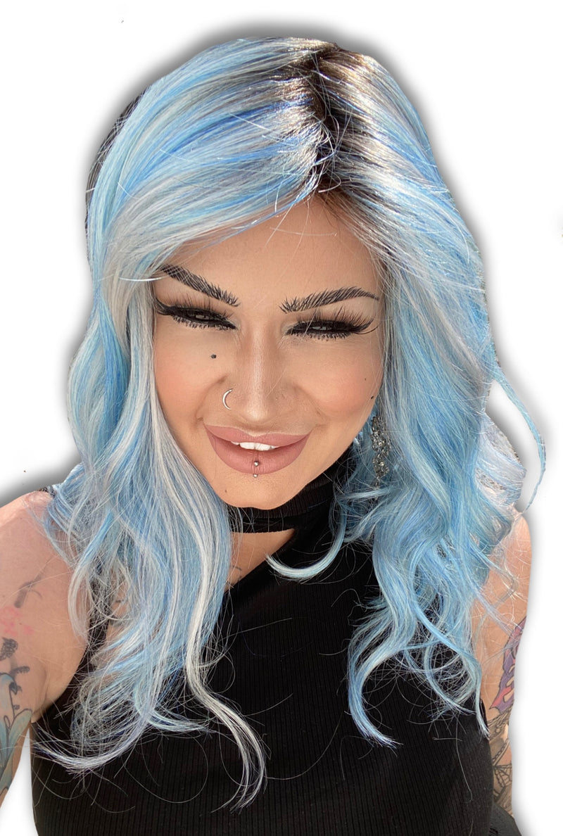 60s18 • SLEET | Soft white with a dark ash blonde root